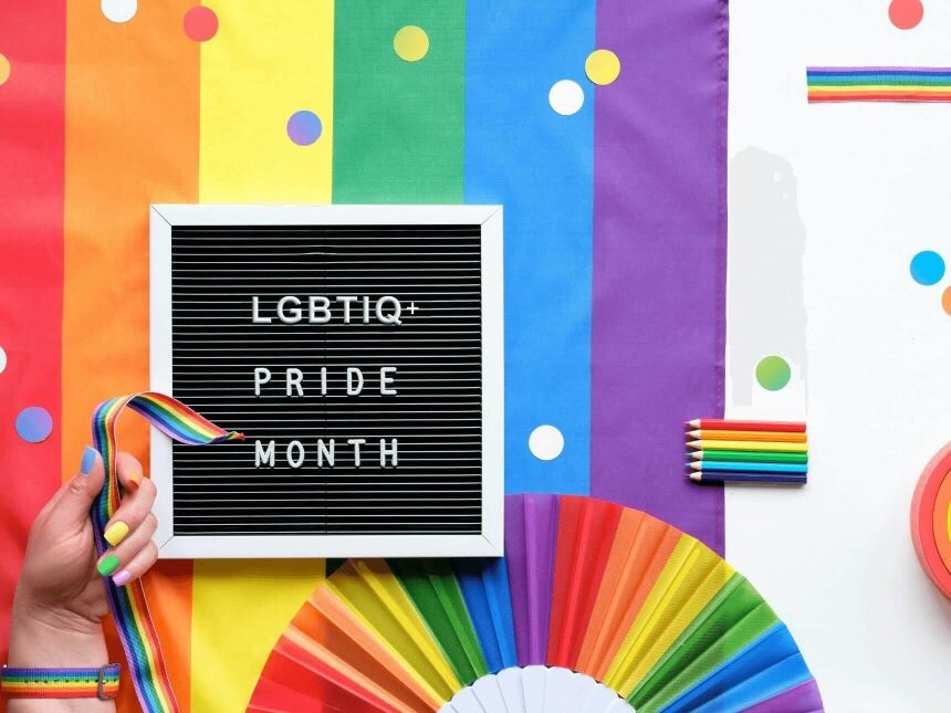 Pride Month mit bunten Werbeartikeln