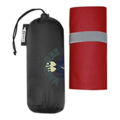 Werbeartikel Pieter ultraleichtes und schnell trocknendes Handtuch aus rPET – rot – mit Logo bedruckt