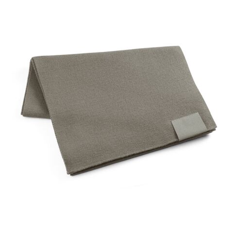 Werbeartikel SERENITY. Schal aus recyceltem Polyester (100 % rPET) mit Aufnäher zur individuellen Veredelung – Hellgrau – mit Logo bedruckt