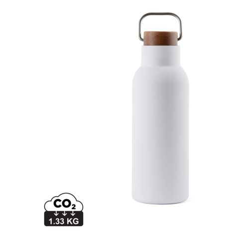 Werbeartikel VINGA Ciro 580 ml Vakuumflasche RCS recycelter Edelstahl mit Akazienholz-Deckel & Trageschlaufe isoliert – weiß – mit Logo bedruckt