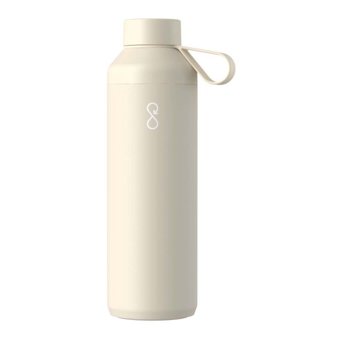 Firmengeschenk Ocean Bottle Peak 710 ml mit Express-Gravur – Sandstone – isolierte Trinkflasche für nachhaltige Kundenbindung