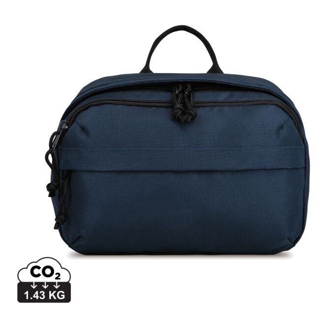 Firmengeschenk Kosmetiktasche Renew AWARE rPET – marineblau – mit Logo bedruckt nachhaltiger Kulturbeutel für Geschäftsreisen & Onboarding
