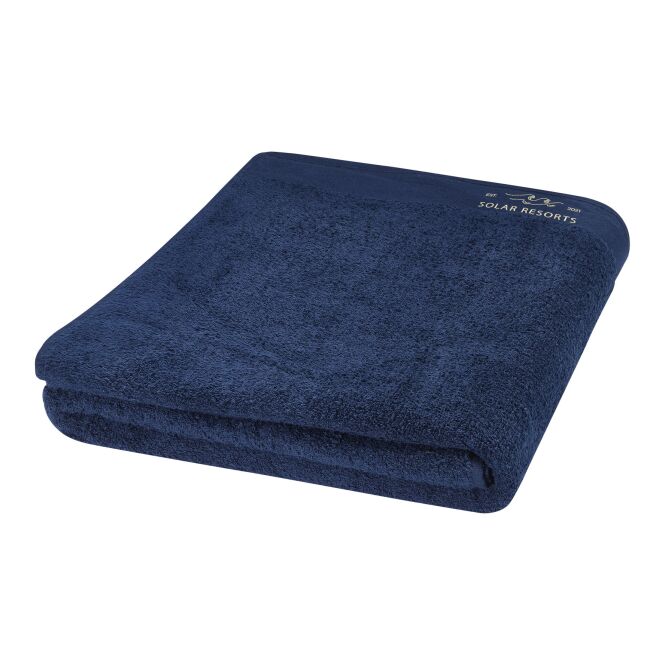 Werbeartikel Riley Baumwollhandtuch 100x180 cm mit Logostick – Navy – nachhaltiges Textil für Hotels und Unternehmen