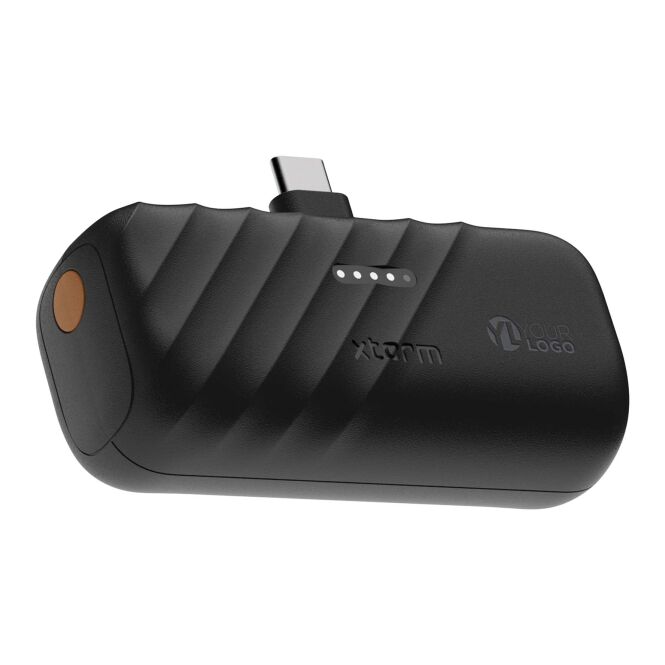 Kundengeschenk Powerbank Xtorm Go2 20W 5000 mAh – schwarz – mit Logo bedruckt 48h Express-Druck für das Mitarbeiter-Onboarding
