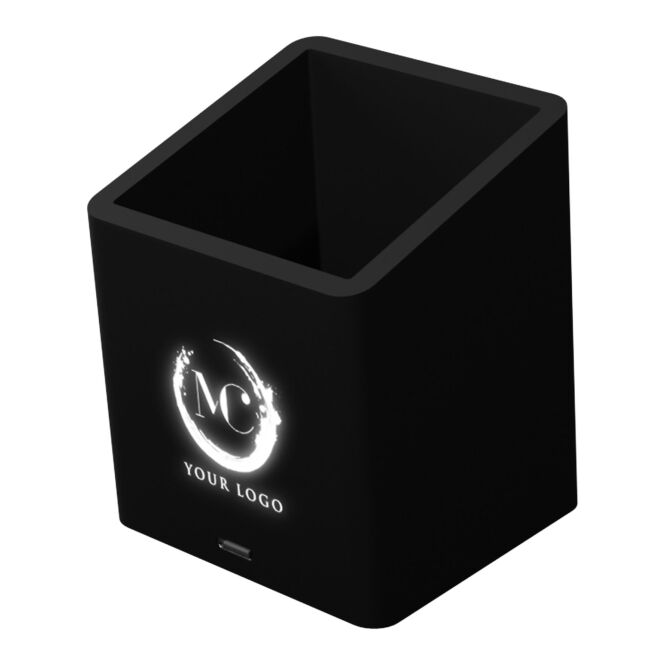 Firmengeschenk SCX.design O11 Stifthalter mit Leuchtlogo – Schwarz – antibakterieller USB-Organizer für Büro und Schreibtisch