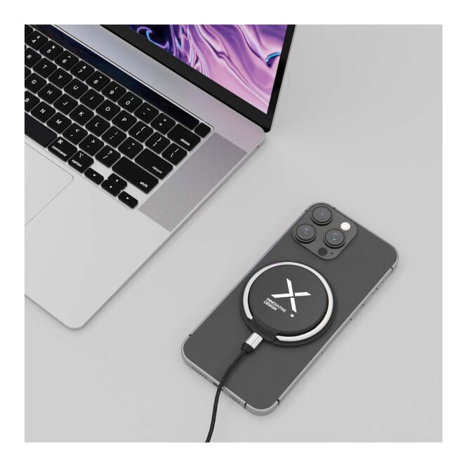 Premium-Werbegeschenk SCX.design W35 15W MagSafe Ladegerät mit Express-Gravur – Schwarz – induktive Ladestation für Unternehmen