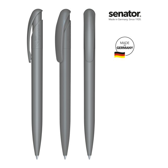 Firmengeschenk Senator Nature Plus Druckkugelschreiber – anthrazit – nachhaltig mit Logo bedruckt, blau schreibend für den Büroalltag