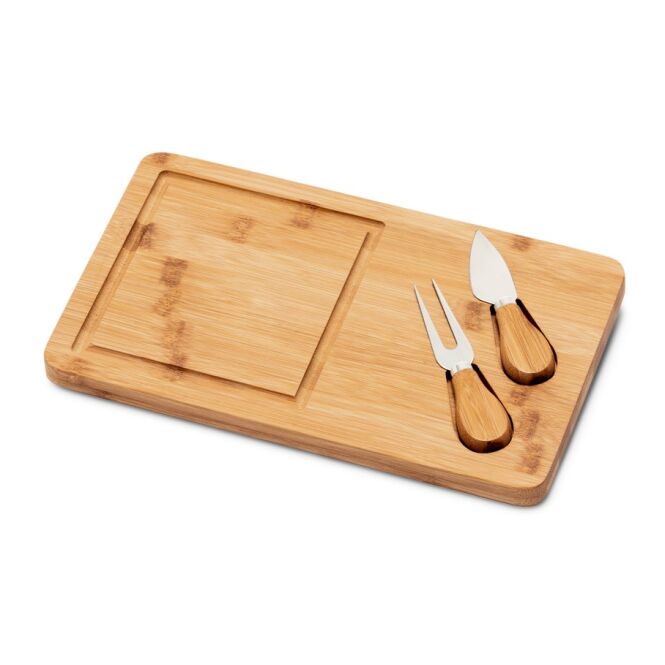 Firmengeschenk WOODS Käsebrett mit Lasergravur – Natur – Bambus-Schneidebrett mit Edelstahl-Utensilien für Gastronomie und Büro