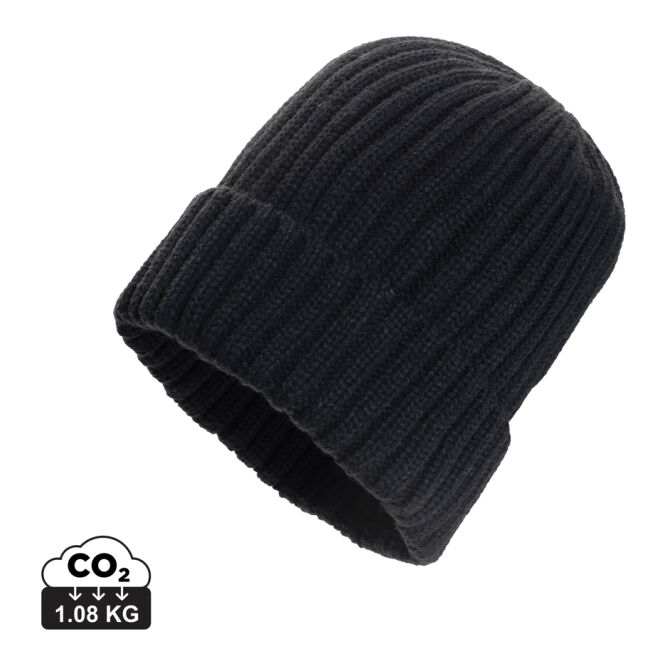 Mitarbeitergeschenk Mütze Kennedi AWARE™ Polylana® – schwarz – mit Logo bestickt aus recycelten Materialien für nachhaltige Corporate-Fashion