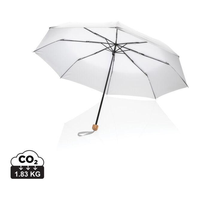 Werbeartikel Taschenschirm Impact AWARE™ – weiß – mit individuellem Logodruck nachhaltiger Öko-Regenschirm 20,5 Zoll Bambusgriff