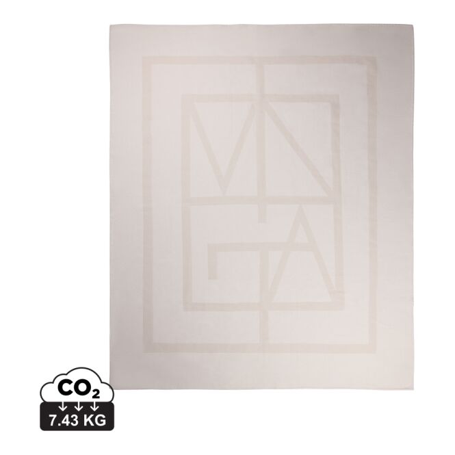 Firmengeschenk Monogram Decke mit Logo bestickt – 170x130cm – Off white – nachhaltige Wohndecke aus GRS-zertifiziertem Polyester für das Büro