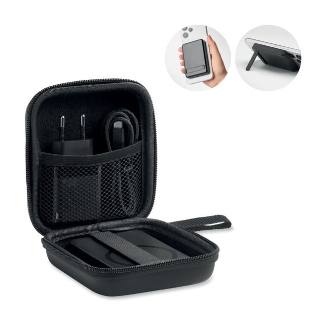 Kundengeschenk Reise-Set Powerbank 5000mAh 15W – schwarz – mit Logo bedruckt für das Mitarbeiter-Onboarding