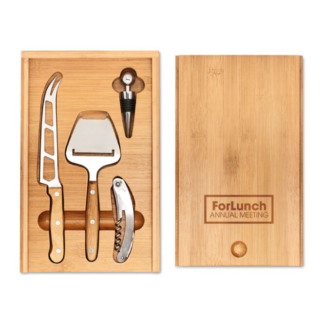 Mitarbeitergeschenk Wein- und Käseset Edelstahl – holzfarben – mit Gravur nachhaltiges Bambus-Set als exquisites Vesperbrett-Zubehör