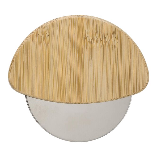 Firmengeschenk Pizzaschneider Ian mit Gravur – Braun – Küchenutensil aus Bambus und Edelstahl für Gastronomie und Büro