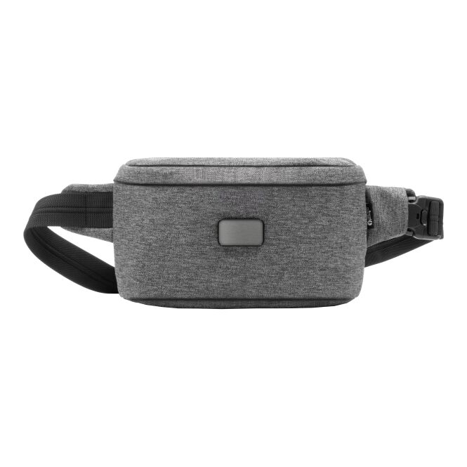Werbeartikel Crosspack Umhängetasche mit Logodruck – Grau – diebstahlsichere Tasche aus recyceltem Material für Business und Reisen