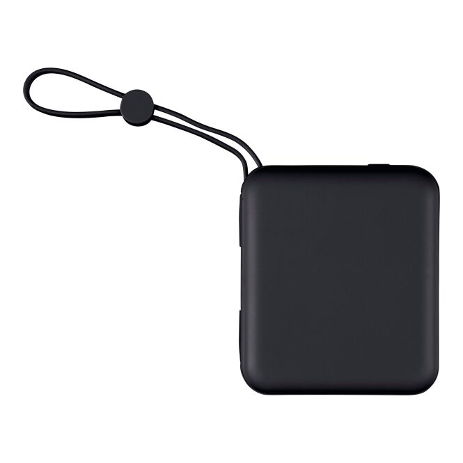 Firmengeschenk Powerbank Jona – schwarz – mit Logo bedruckt 10.000 mAh 22,5W Schnellladeausgang recycelt für das Mitarbeiter-Onboarding