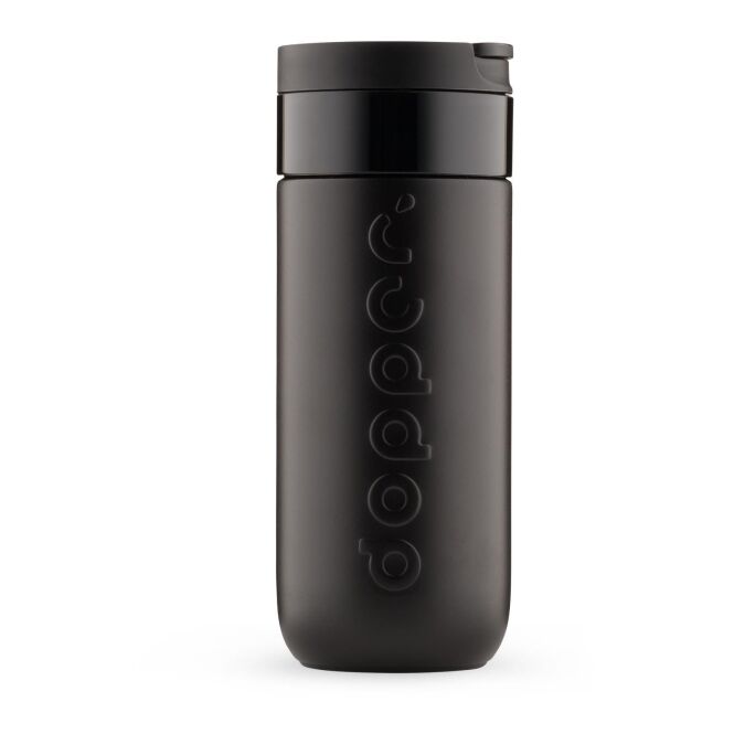 Kundengeschenk Dopper Reisebecher – schwarz – mit Logodruck 400 ml nachhaltiger Kaffee to go Becher für das Mitarbeiter-Onboarding