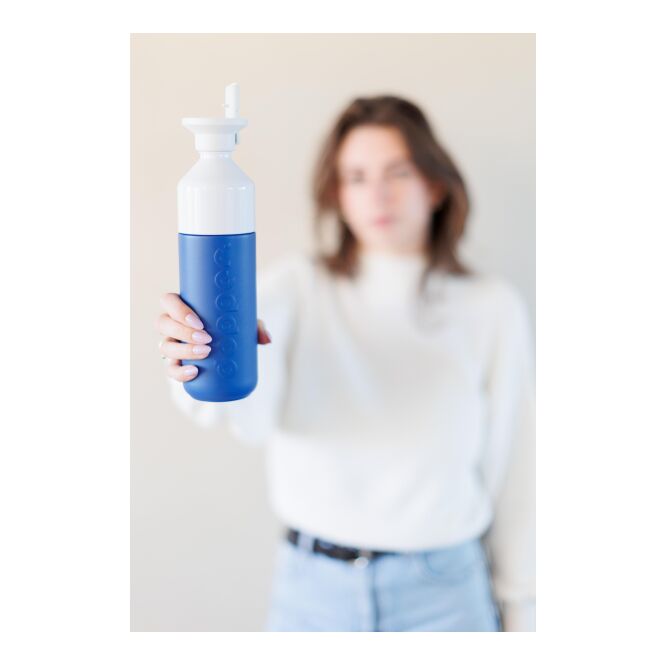 Firmengeschenk Trinkflasche Dopper Flip Straw – weiß – mit Logodruck 500 ml auslaufsicher für das Mitarbeiter-Onboarding