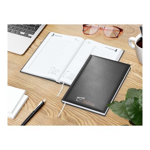Tageskalender Basic Mo.–Fr. je 1 Seite 320 Seiten Kunstleder-Hardcover Schwarz | DIN A5 | ohne Werbeanbringung | Siebdruck-Digital inkl.